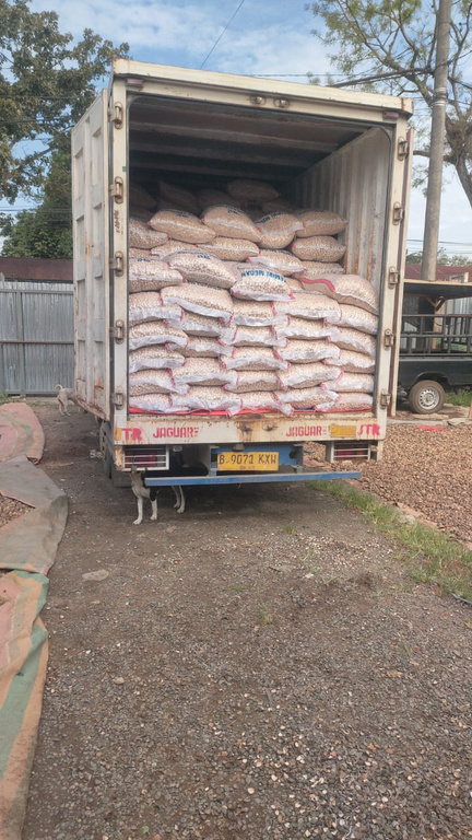 Candlenut sacks loaded for shipment